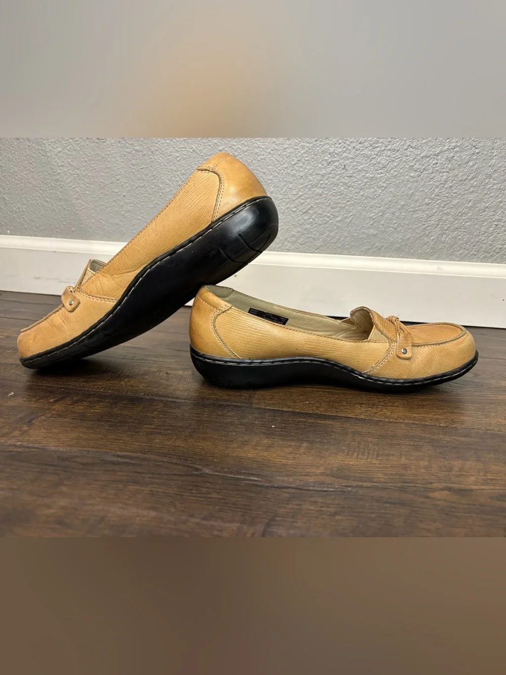 Clarks Tan Leather Loafers for Women bendables